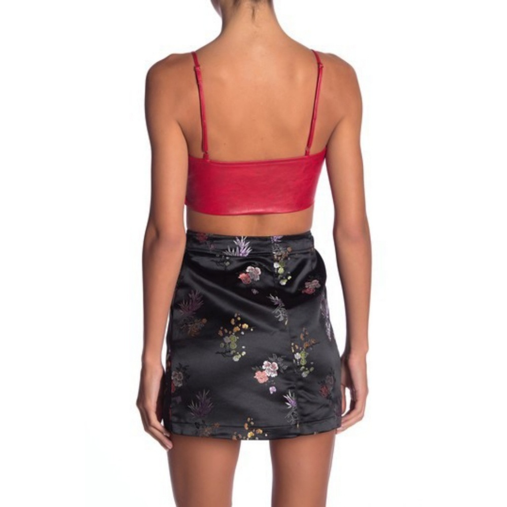 3/$25 MINI SKIRT W/ ZIPPER & FLORAL DETAIL - Picture 2 of 8